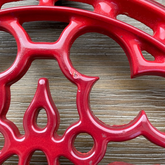 Le Creuset Enameled Cast Iron Trivet - Cerise/Cherry/Red - Picture 3 of 3